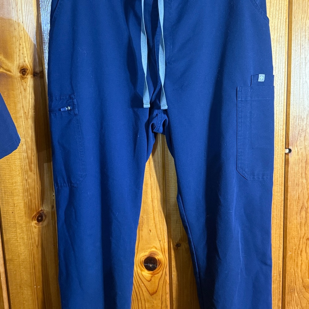Figs Technical Collection in Deep Blue Nurse scrubs size large 2 piece set - Picture 8 of 14
